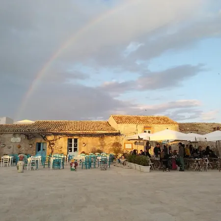 Il Carrubbo, In A Appartement Marzamemi